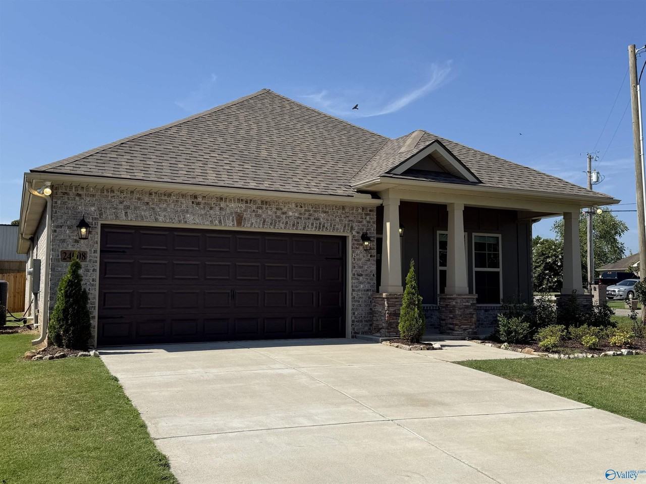 24008 Quints Dr - Photo 2 of 37
