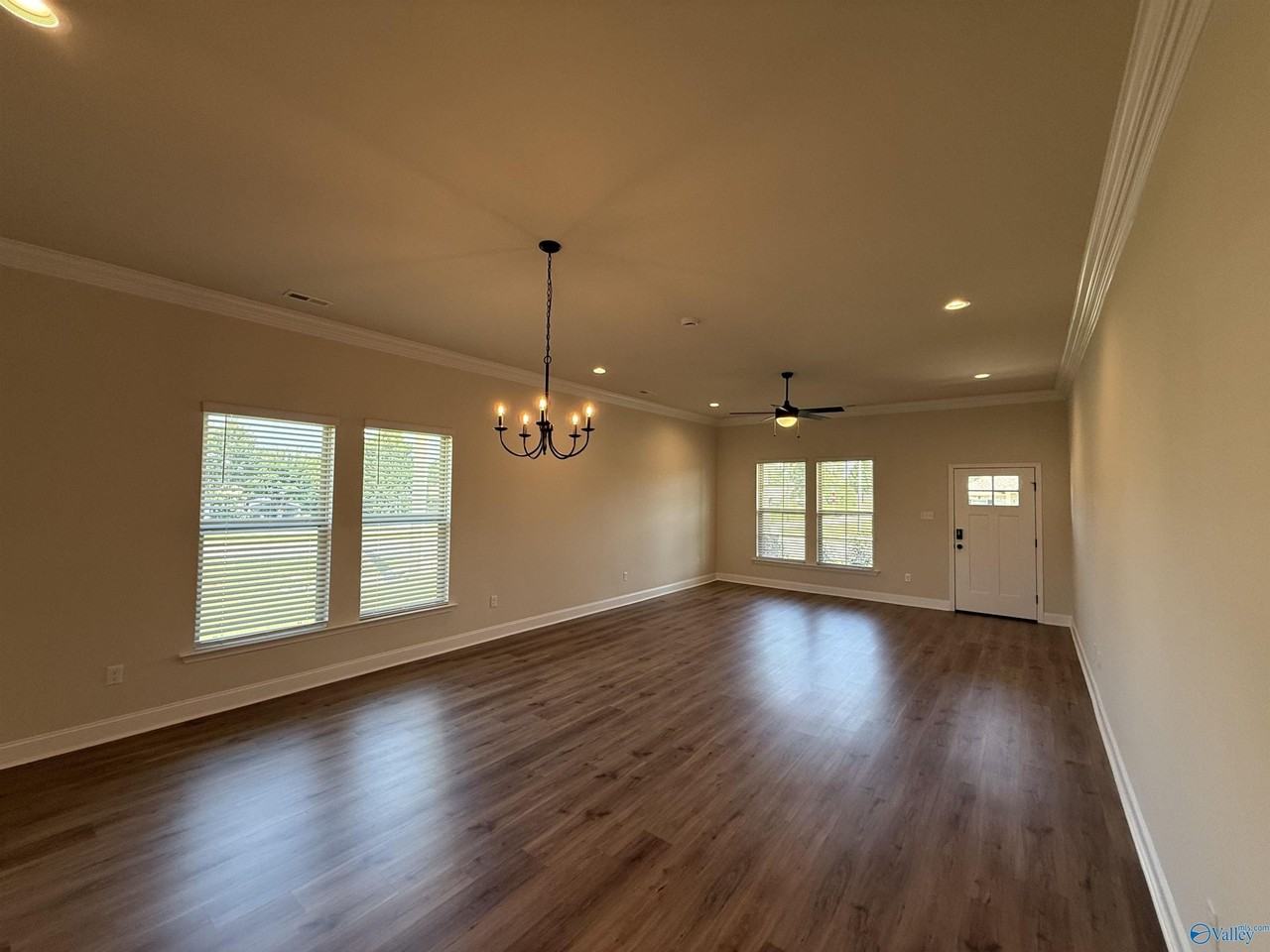 24008 Quints Dr - Photo 6 of 37