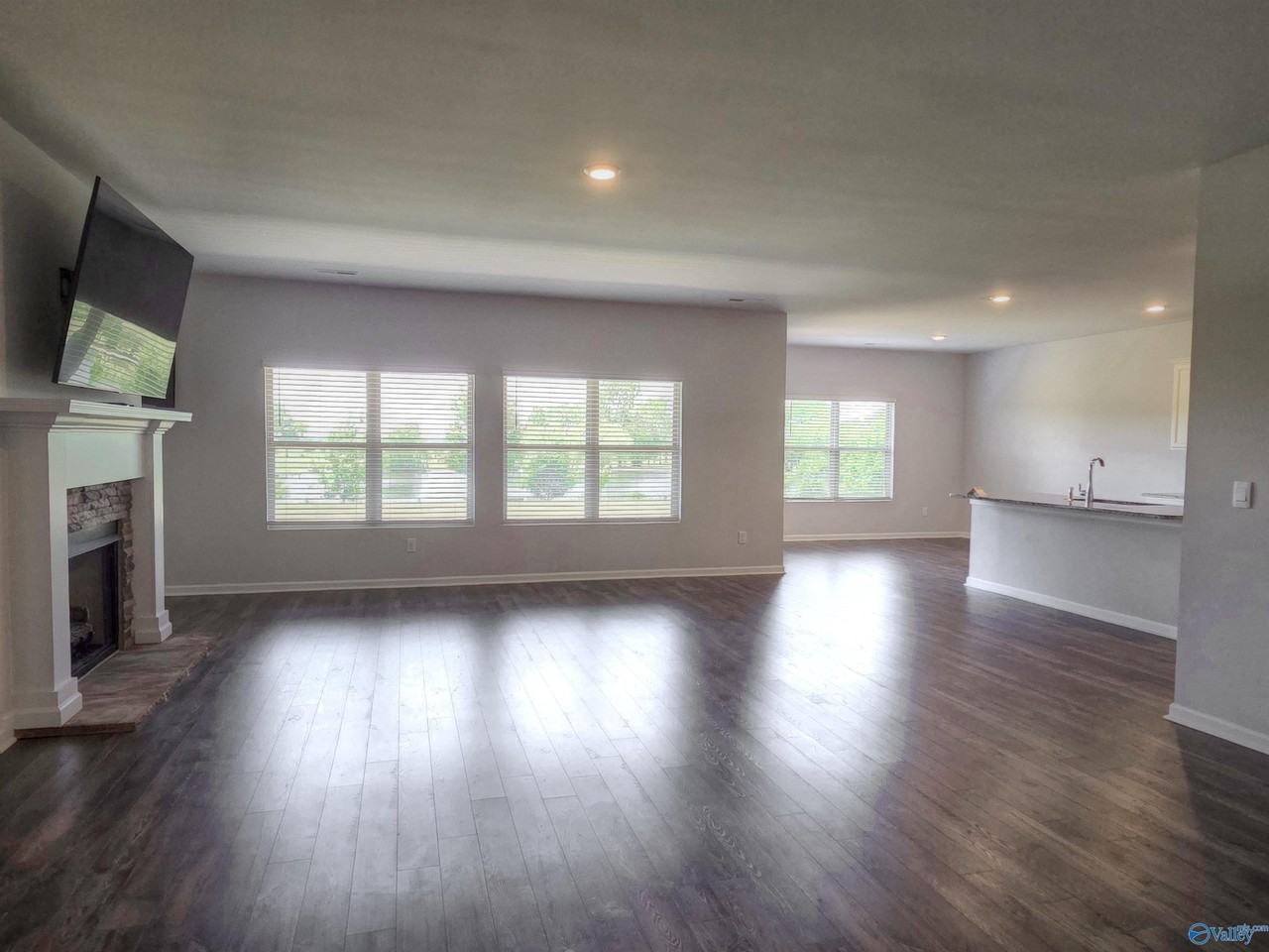 25090 Delilah Cir - Photo 4 of 28