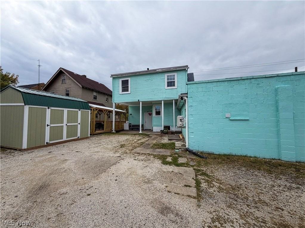 2405 Youngstown Rd Se - Photo 5 of 30