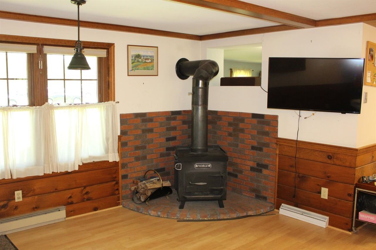20 Exeter Rd - Photo 7 of 24