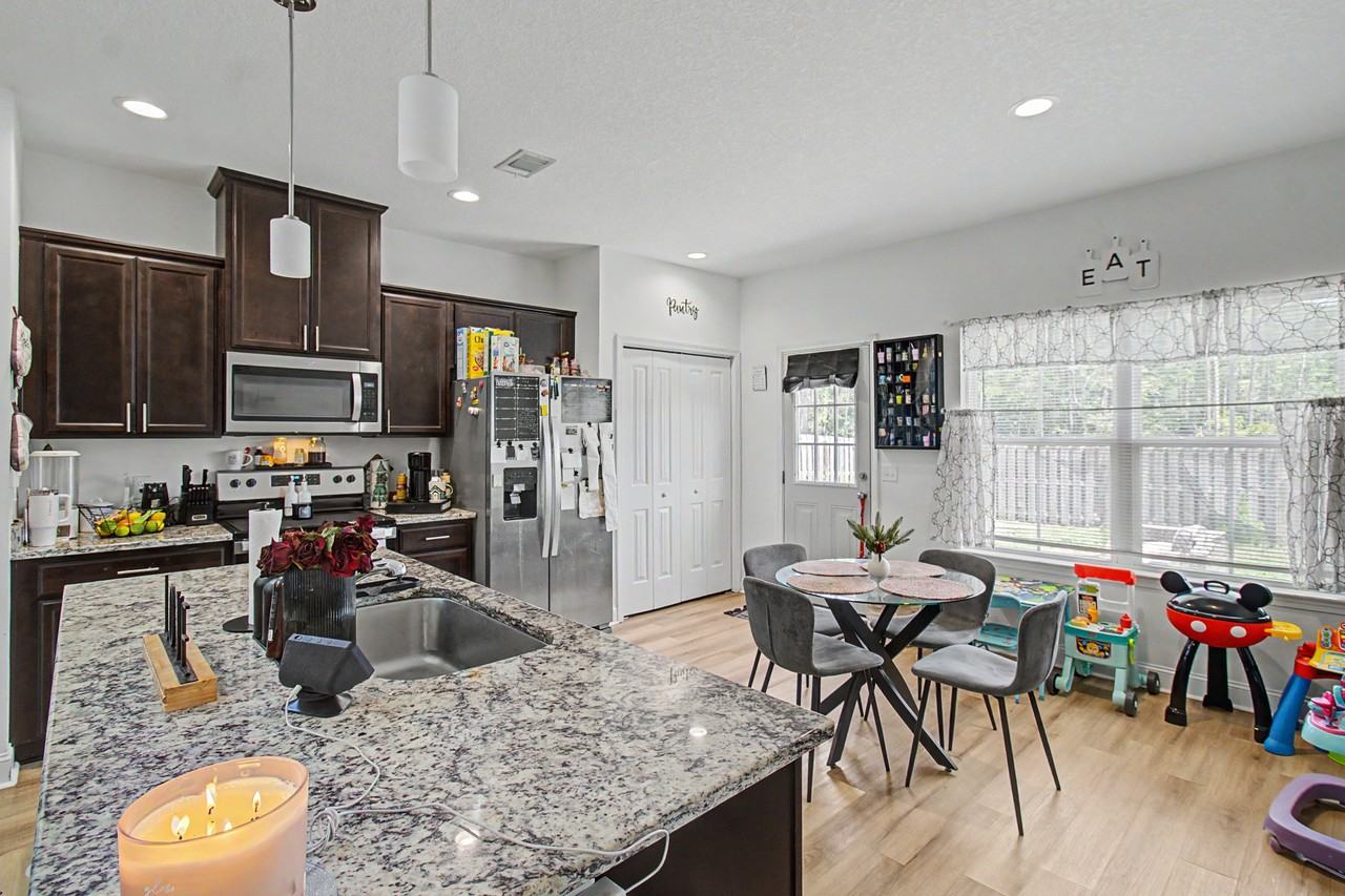 881 Grayson Ave #1 - Photo 5 of 25