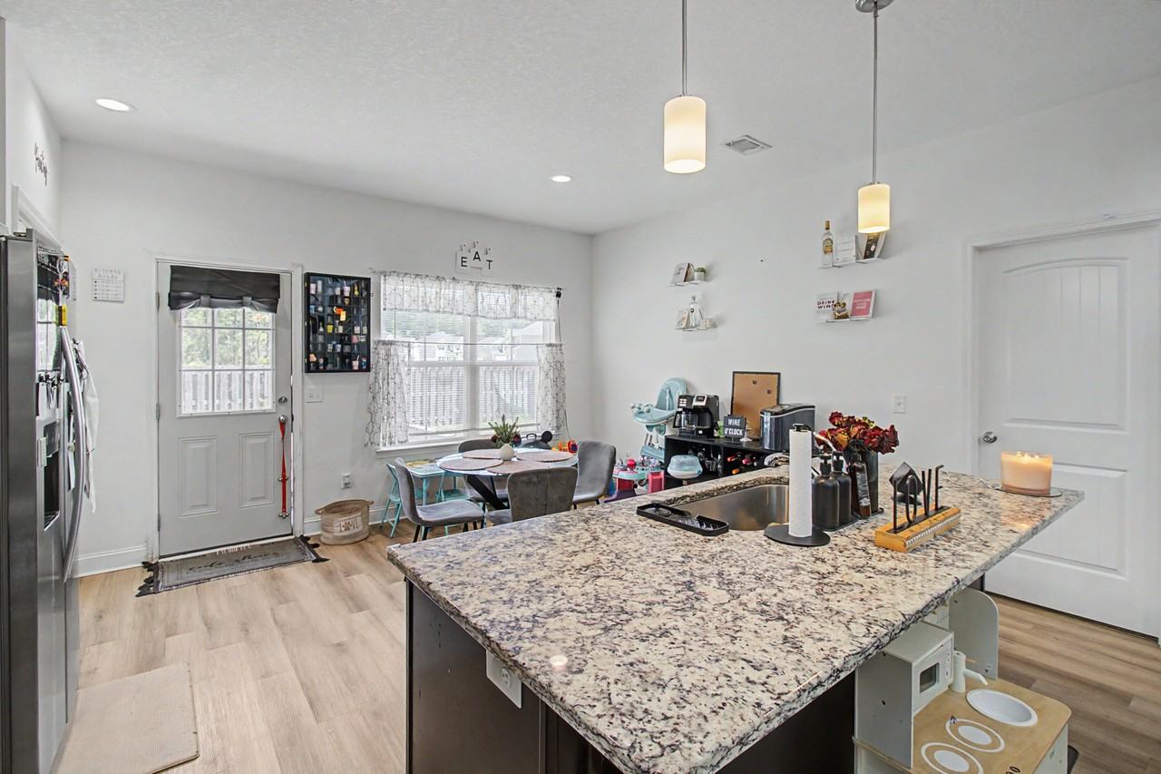 881 Grayson Ave #1 - Photo 6 of 25
