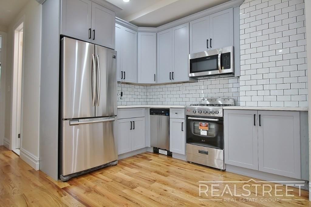 1576 Lincoln Pl #1B - Photo 2 of 10