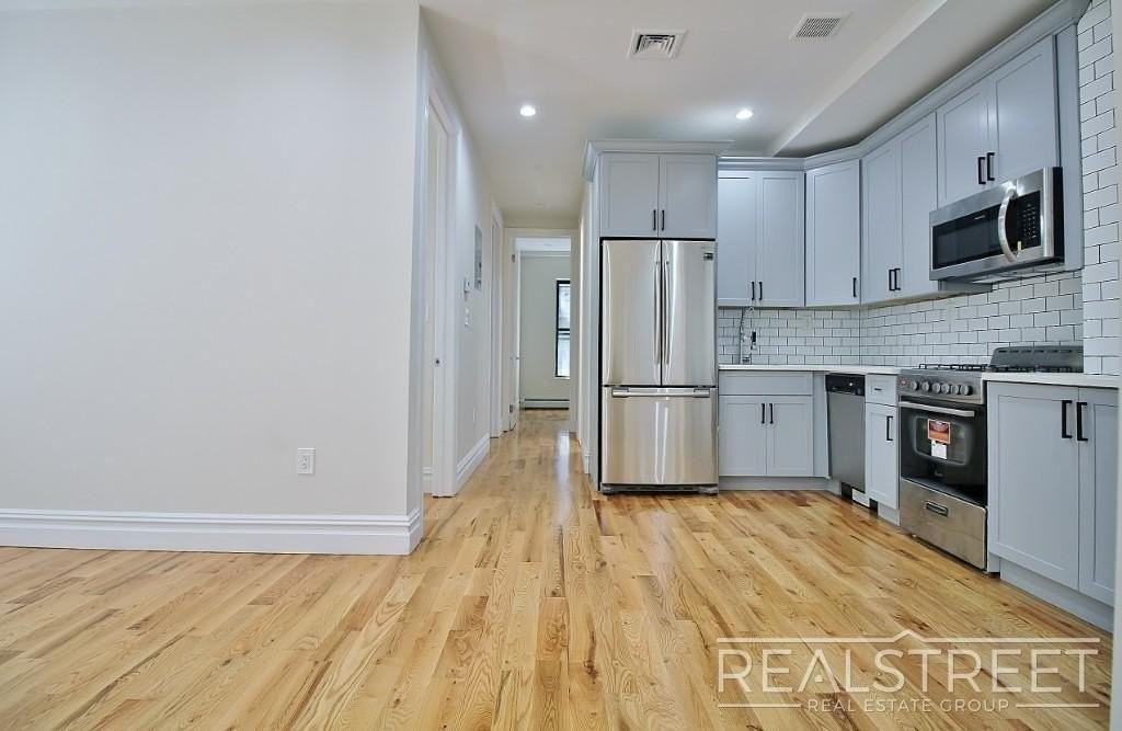 1576 Lincoln Pl #1B - Photo 3 of 10