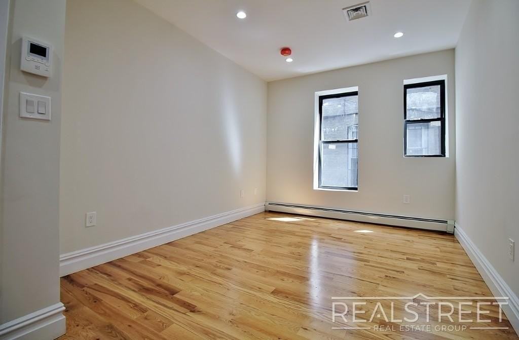 1576 Lincoln Pl #1B - Photo 4 of 10
