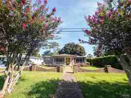 featured image of 1660 E Hayes St
