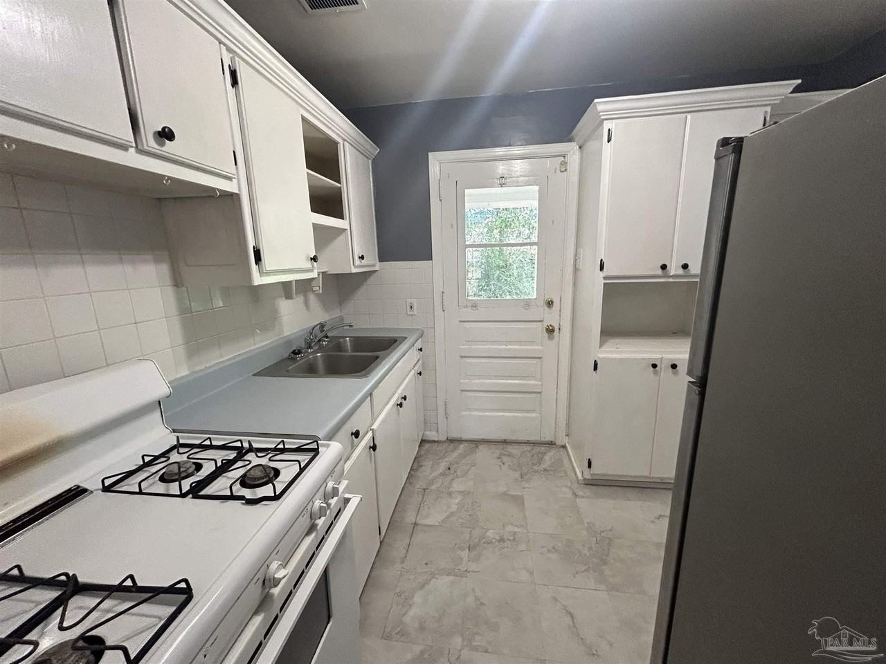 210 Milton Rd - Photo 7 of 17
