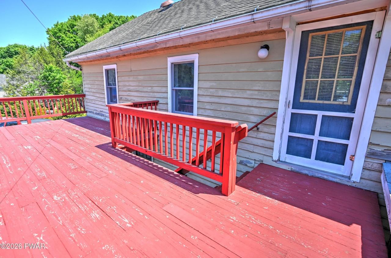 607 Church St - Photo 4 of 17