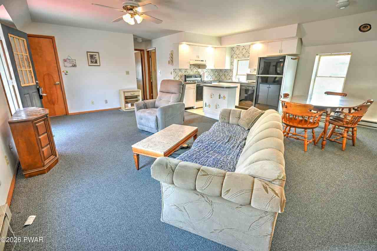 607 Church St - Photo 7 of 17