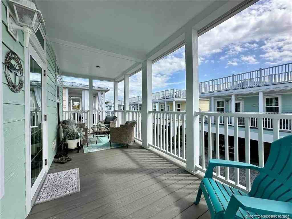 352 Ne Starboard Way - Photo 2 of 44