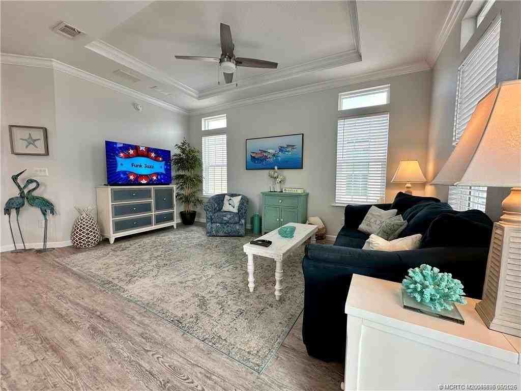352 Ne Starboard Way - Photo 3 of 44