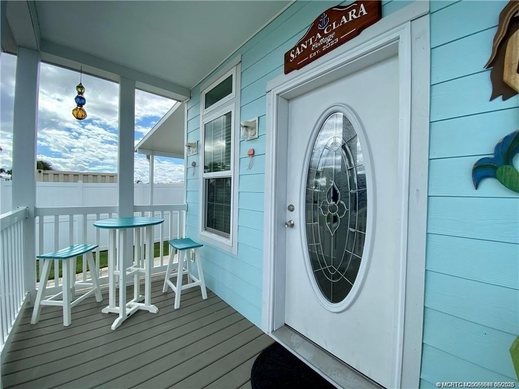 142 Ne Coastal Dr - Photo 3 of 38
