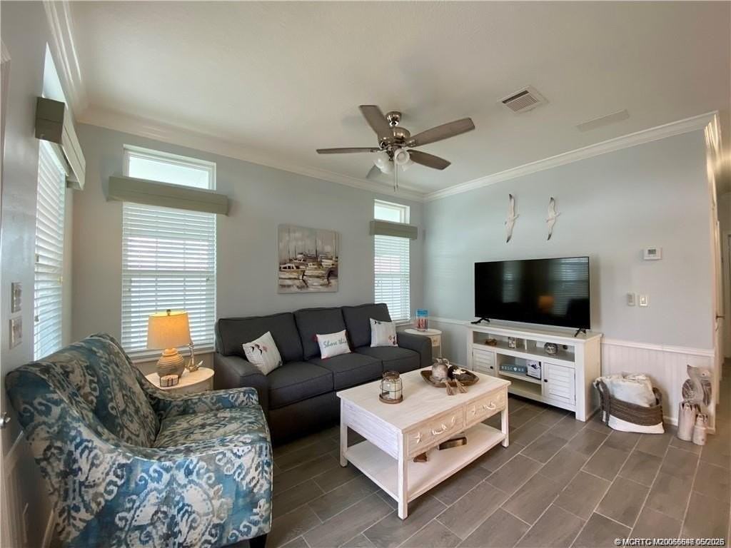 142 Ne Coastal Dr - Photo 4 of 38