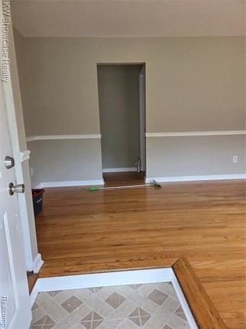 30520 Hiveley St - Photo 3 of 20