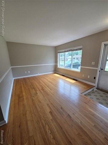 30520 Hiveley St - Photo 4 of 20