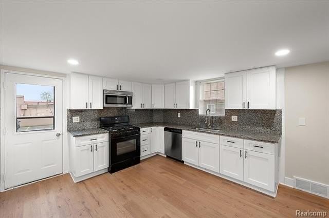 35711 Alfred St #8 - Photo 7 of 39