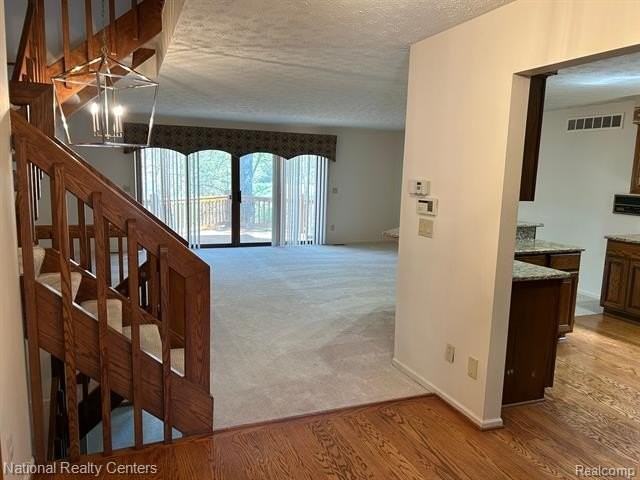 6572 Ridgeview Dr - Photo 2 of 25