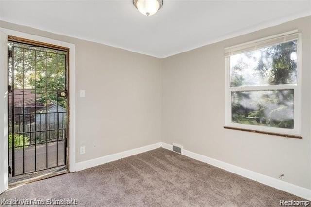 5574 Buckingham Ave - Photo 3 of 15