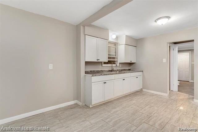 5574 Buckingham Ave - Photo 7 of 15