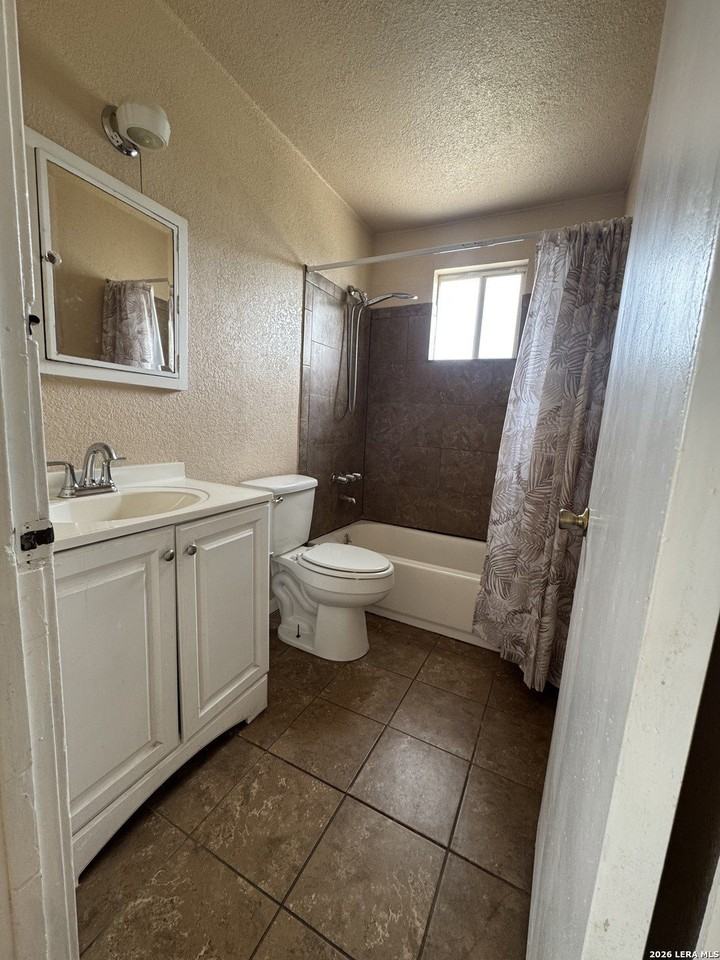 675 W Pyron Ave - Photo 3 of 5
