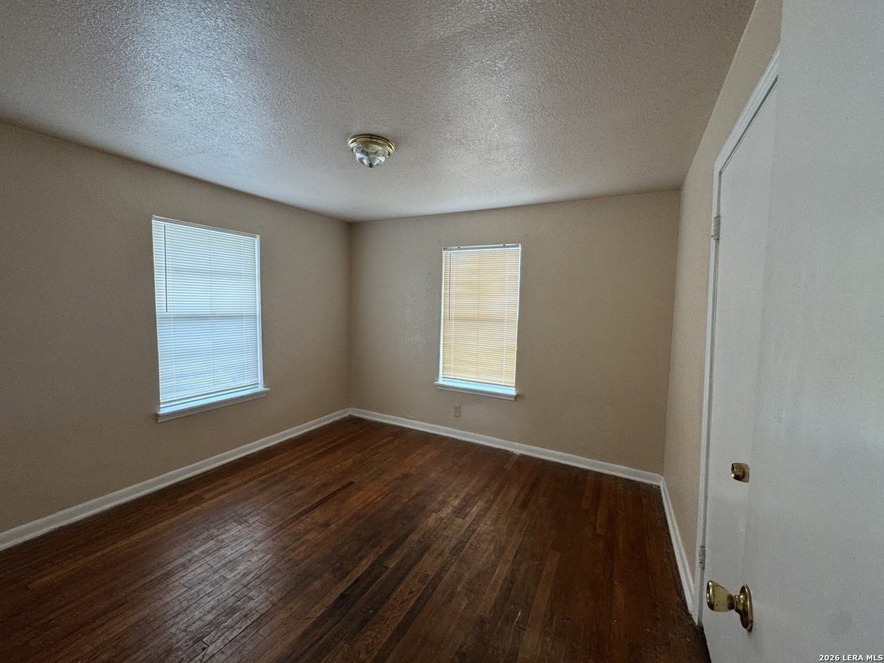 675 W Pyron Ave - Photo 4 of 5