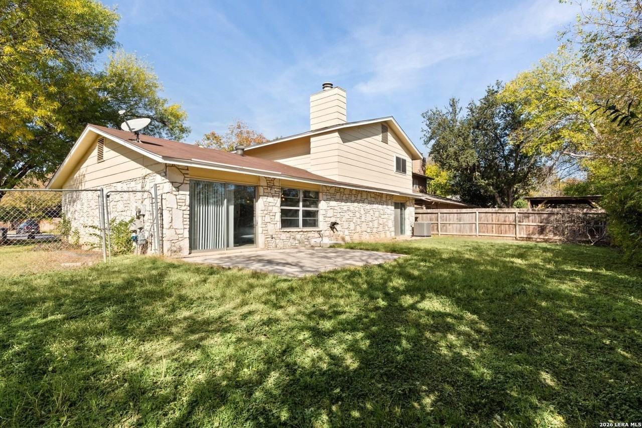 8218 Dawnwood Dr - Photo 2 of 28