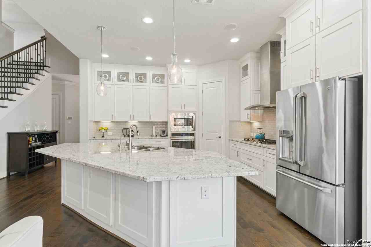 11202 Vance Jackson Rd #17 - Photo 4 of 18