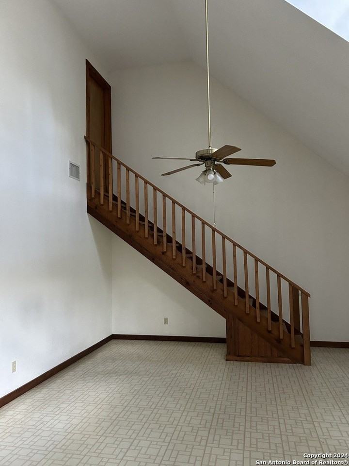 117 View Point Dr E - Photo 2 of 7