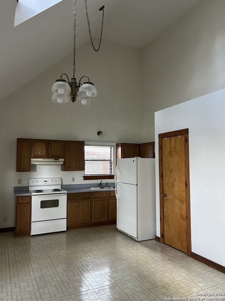 117 View Point Dr E - Photo 3 of 7