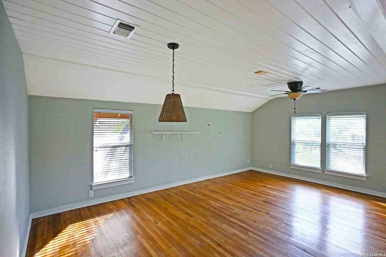 303 S Manton Ln - Photo 6 of 26