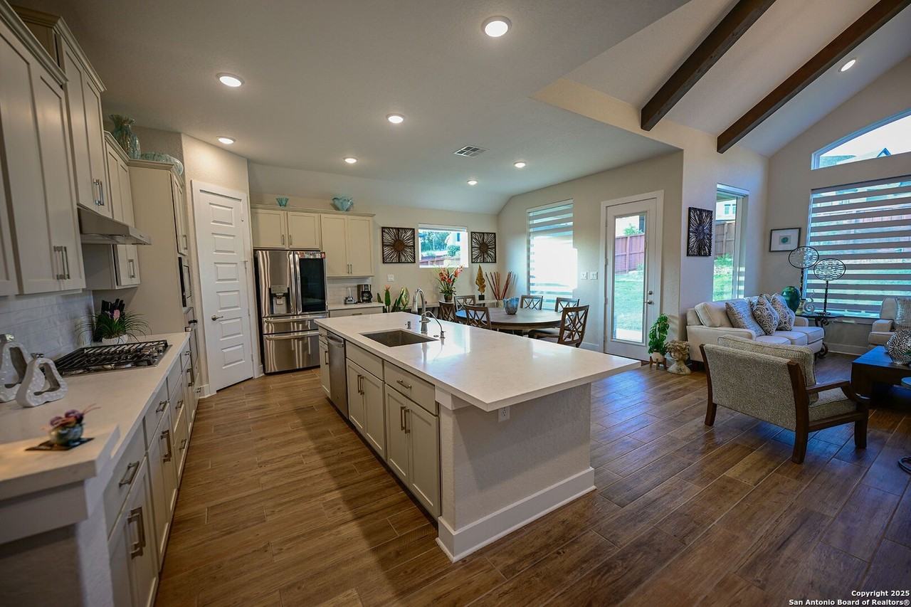 24822 Resort Pkwy - Photo 4 of 26
