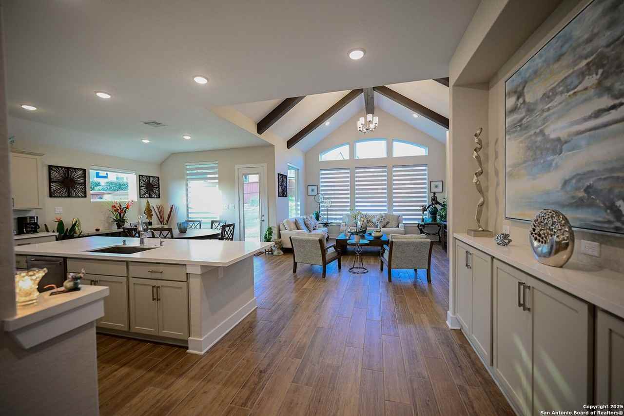 24822 Resort Pkwy - Photo 5 of 26
