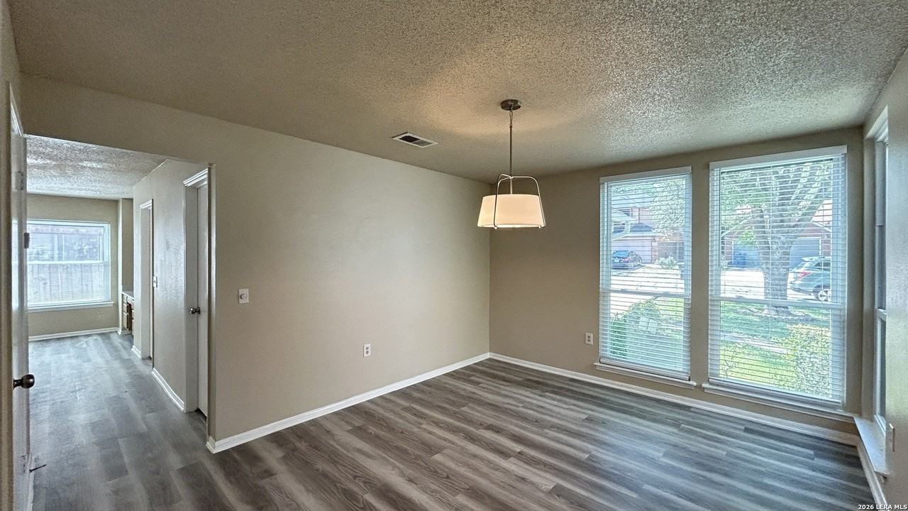 2410 Gem Oak - Photo 3 of 47