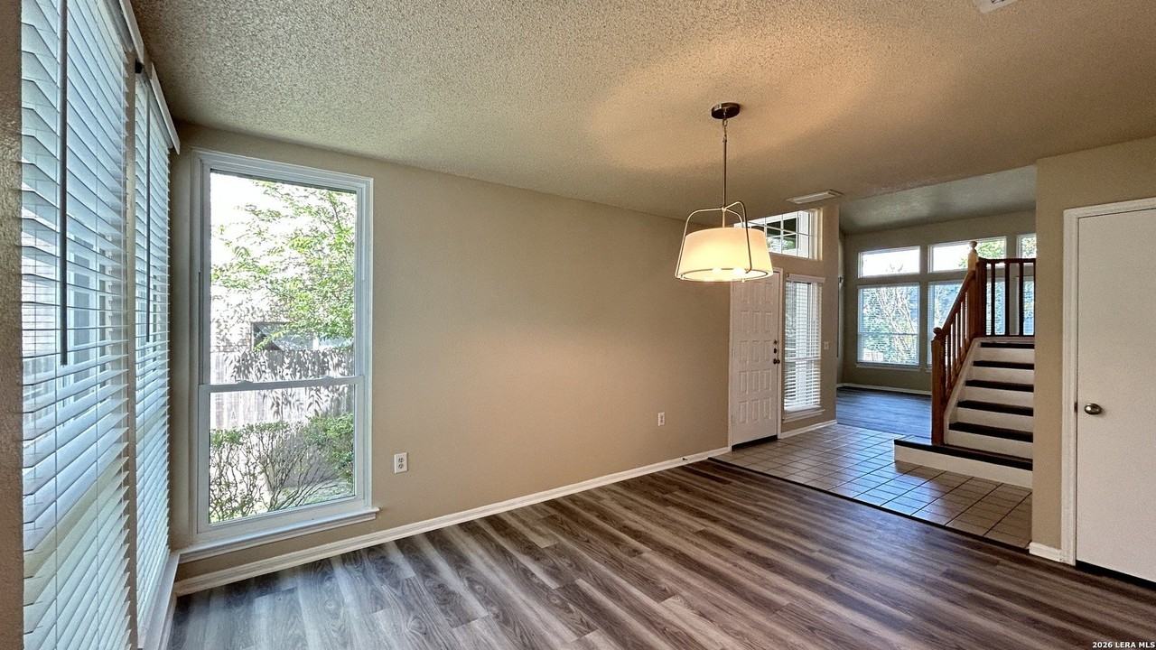 2410 Gem Oak - Photo 5 of 47
