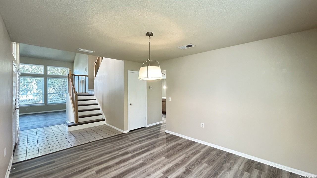 2410 Gem Oak - Photo 7 of 47