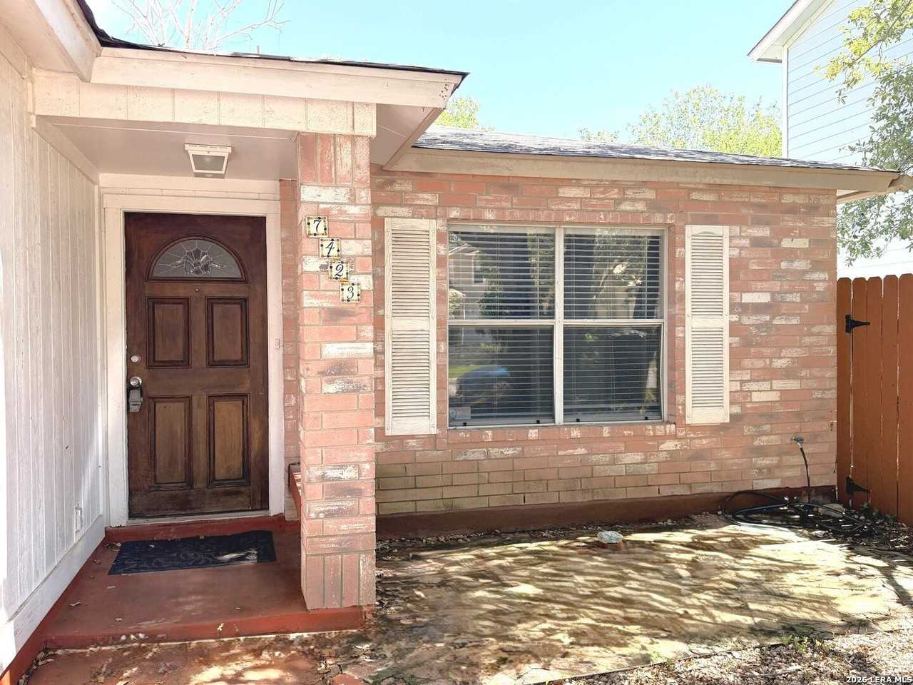 7423 Corian Park Dr - Photo 2 of 20
