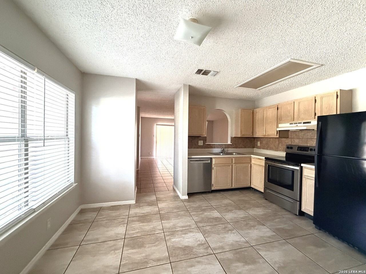 7423 Corian Park Dr - Photo 4 of 20