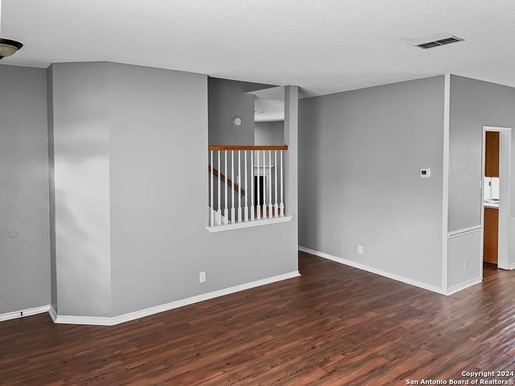 9315 Bowen Dr - Photo 6 of 31