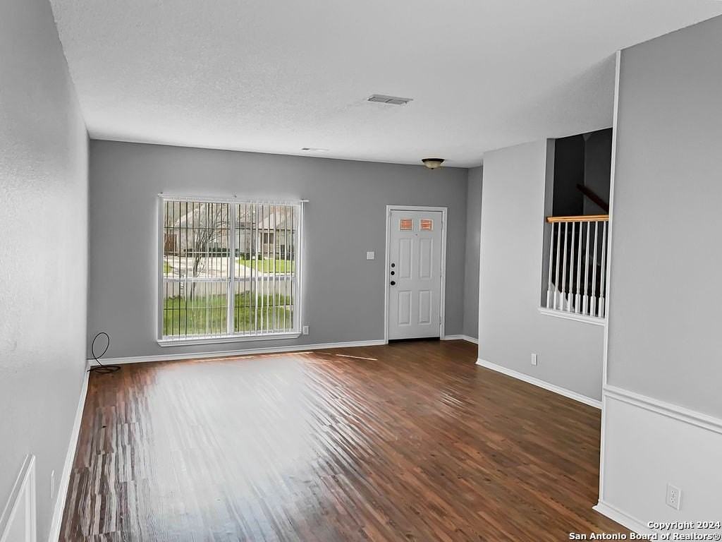 9315 Bowen Dr - Photo 7 of 31