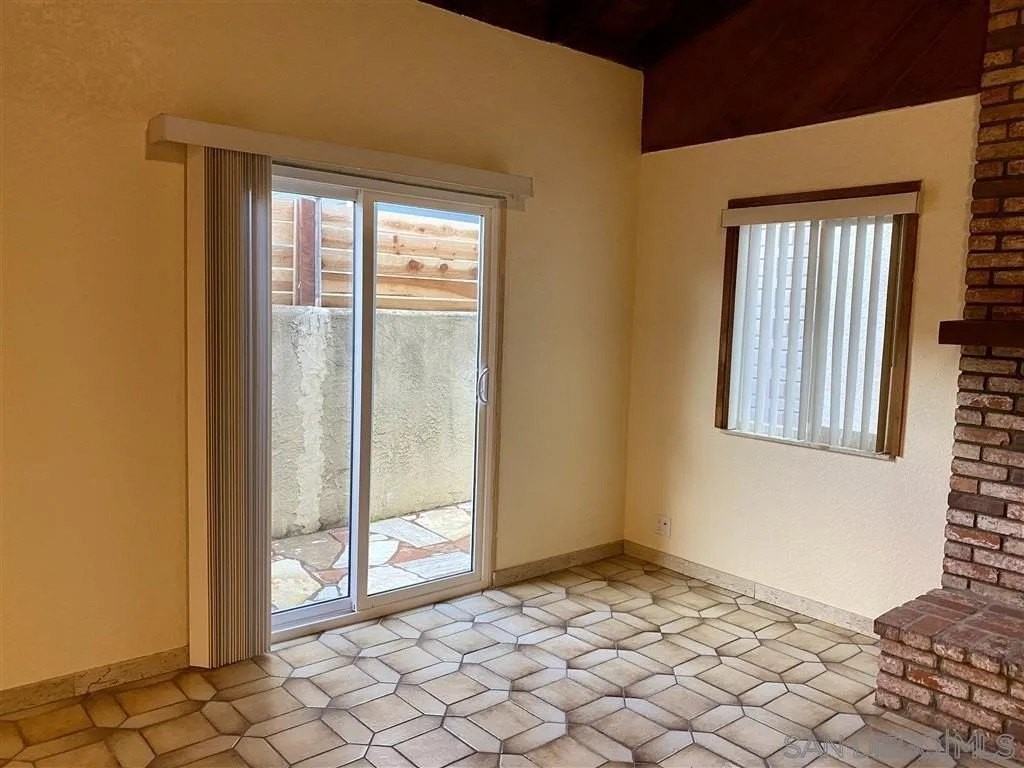 3725 Arizona St - Photo 3 of 5