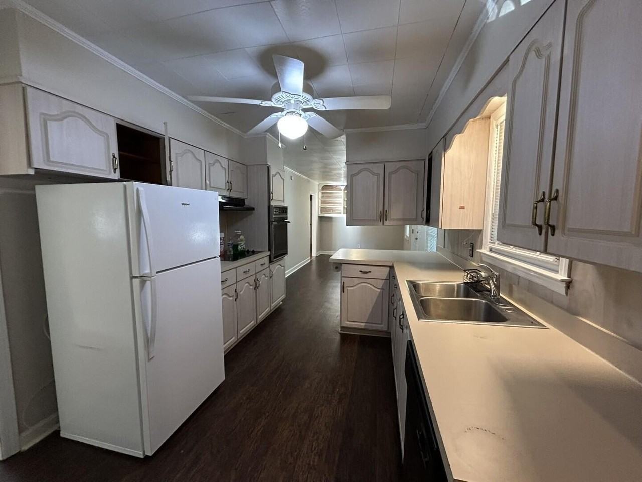 523 Colonial Dr - Photo 6 of 37