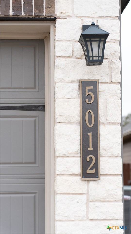 5012 Dickinson Loop - Photo 3 of 28