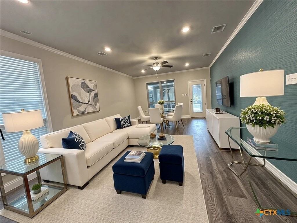 5012 Dickinson Loop - Photo 4 of 28