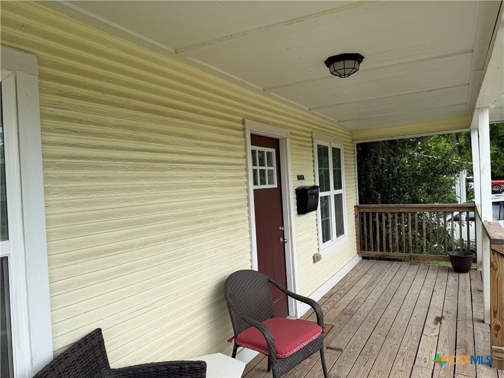 818 S 6th St - Photo 3 of 21