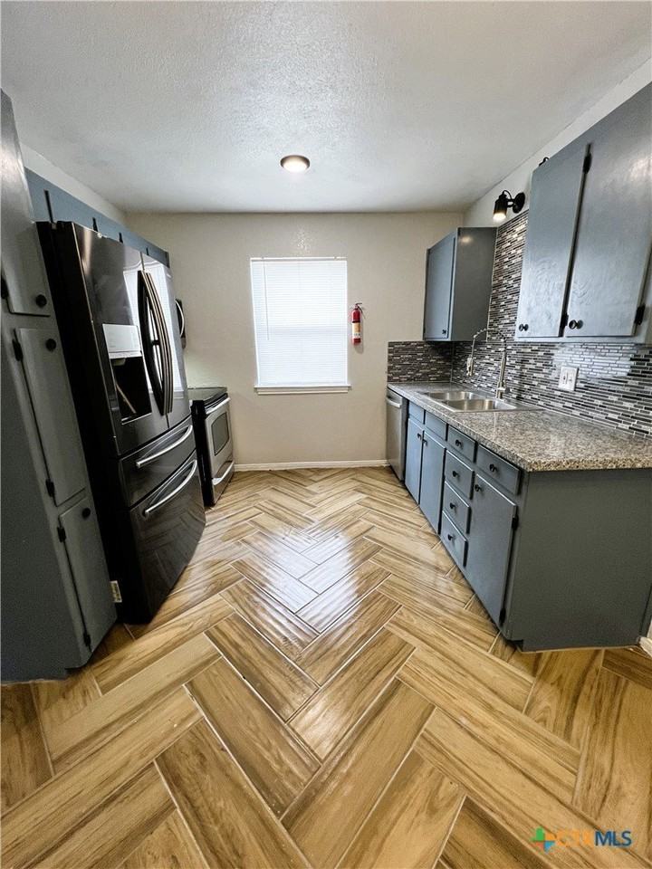 309 Erby Ave #A - Photo 7 of 15