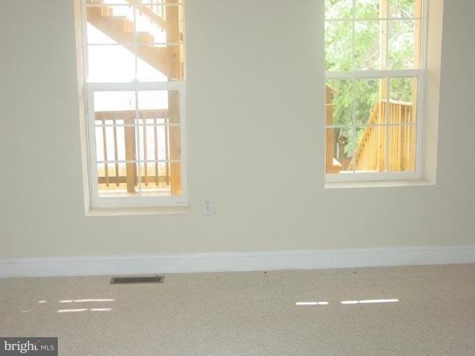 13 S St Ne #A - Photo 4 of 8