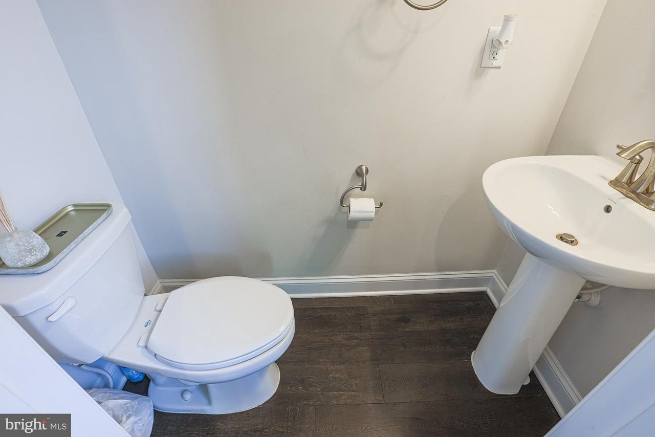 7104 Druce Way - Photo 4 of 31