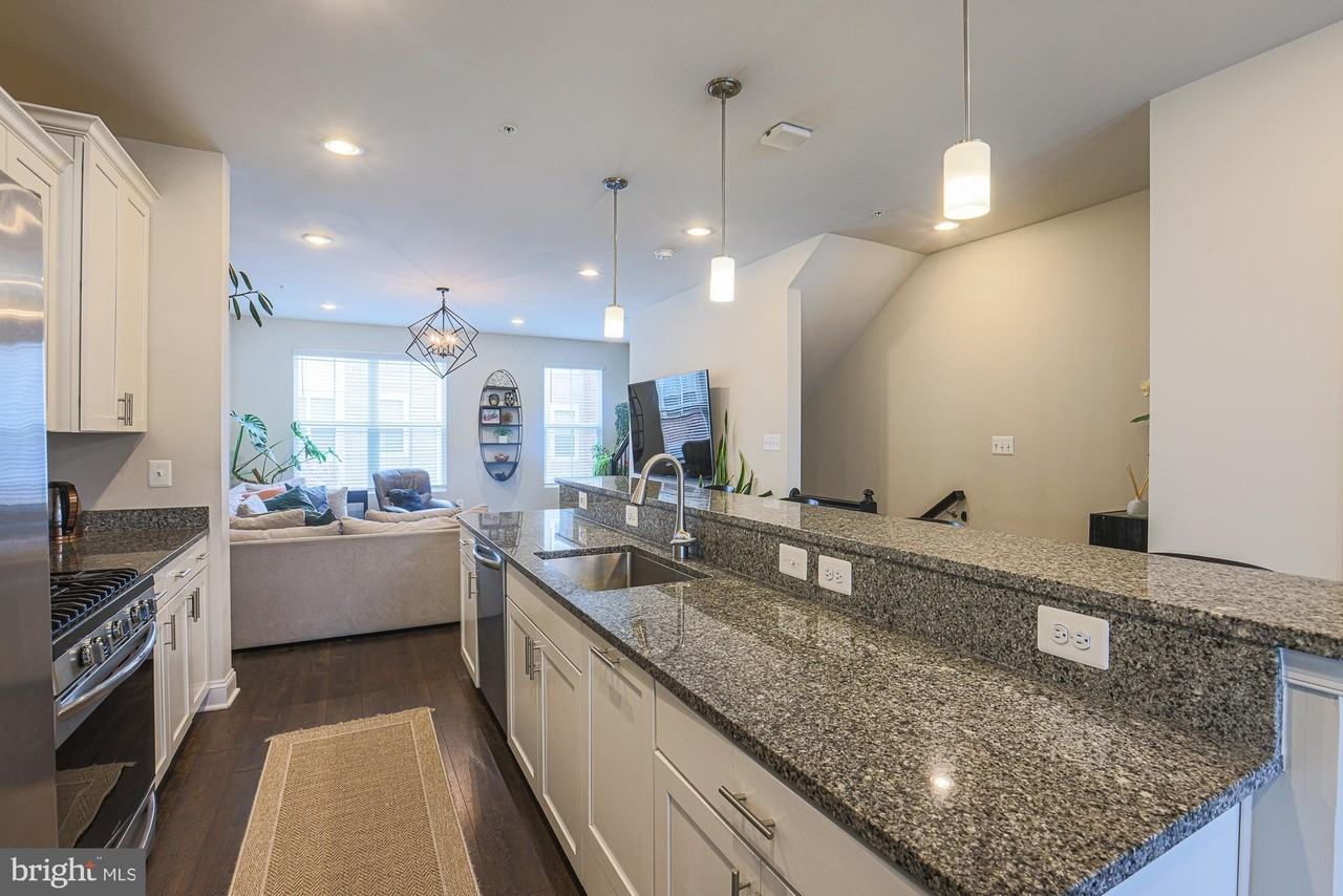 7104 Druce Way - Photo 6 of 31