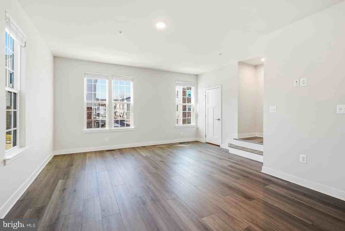 16328 Fife Way - Photo 4 of 17